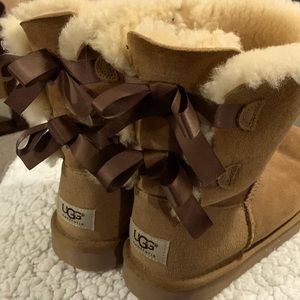 Girls size 5 Ugg Boots